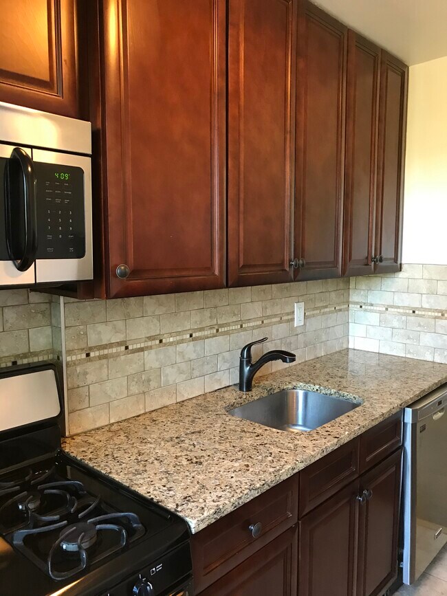 Photo - 201 Saint Pauls Ave Unit 3P