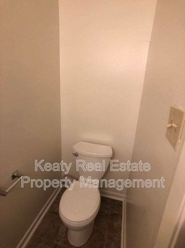 Photo - 102 Country Ln