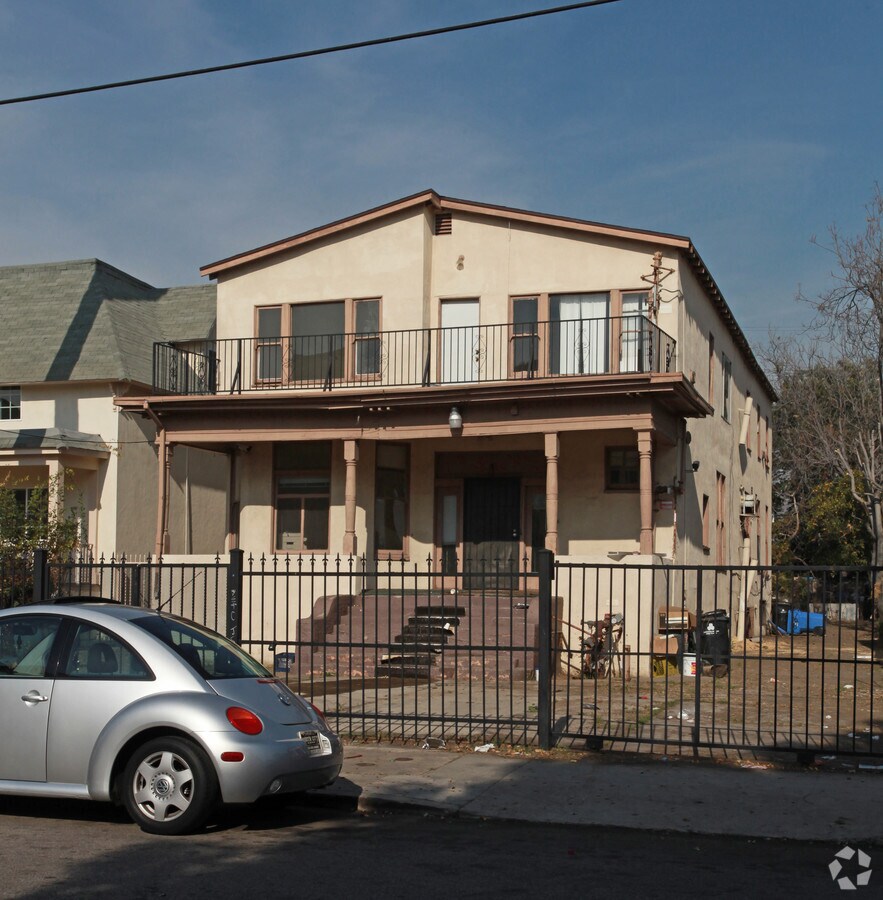 Photo - 127 E 25th St