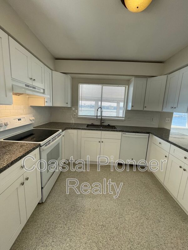 Photo - 3900 14th Ln NE