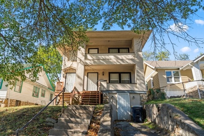 Building Photo - Affordable 2-Bed Home in Kansas City — Har...