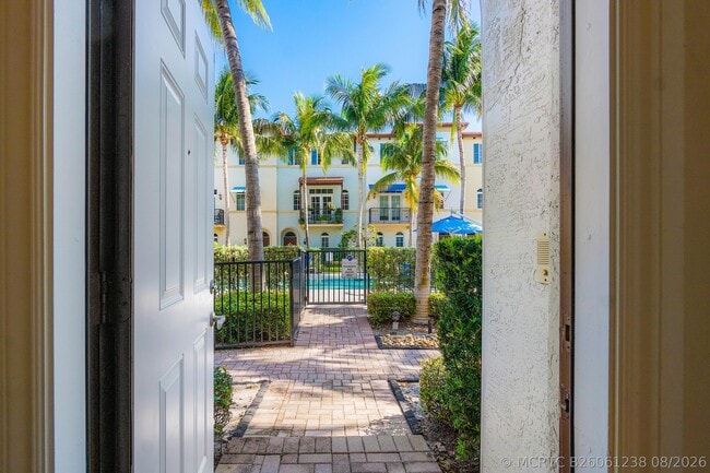 809 Estancia Wy