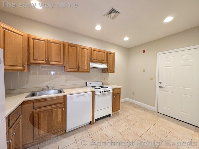Photo - 466 Green St Unit #2