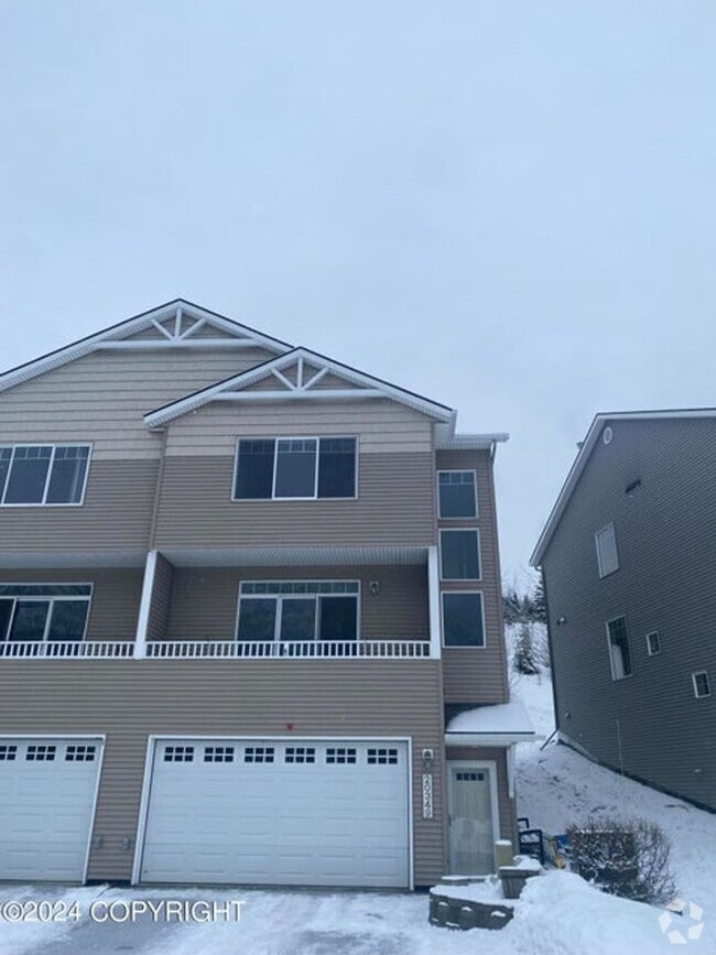 Building Photo - Stunning 3 Bed/2.5 Bath Eagle River Townho... Rental