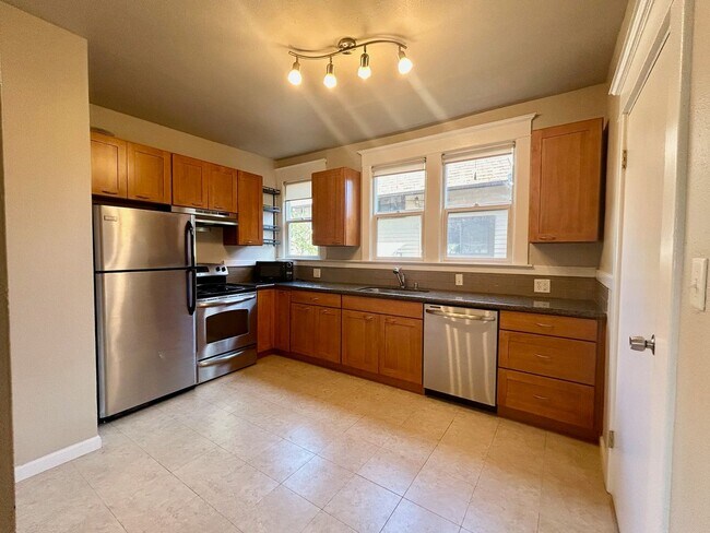 Photo - 2156 6th Ave W Unit Lower