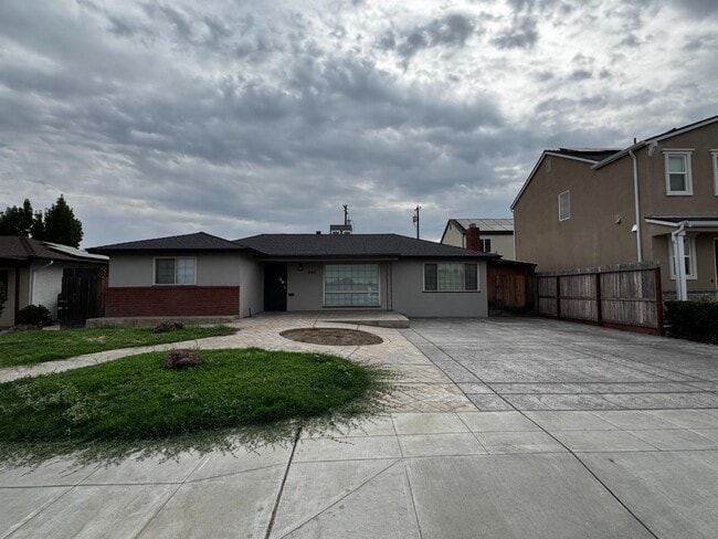 245 E Herndon Ave