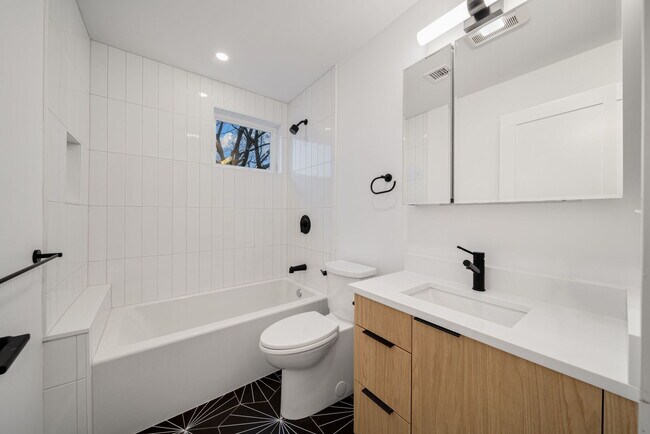 Photo - 7 Wenham St Unit #1