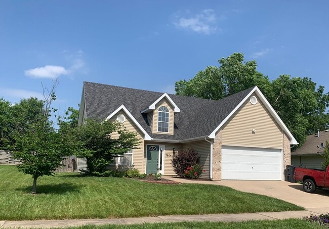 Photo - 4BR/2.5BA House, 2-Car Garage - $2,100 *NO SMOKERS OR UNDERGRADS