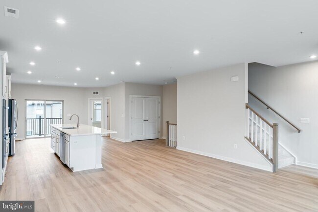 Photo - 2152 Glacier Rd