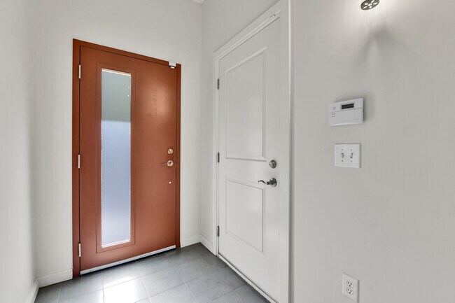 Photo - 2345 Walnut St