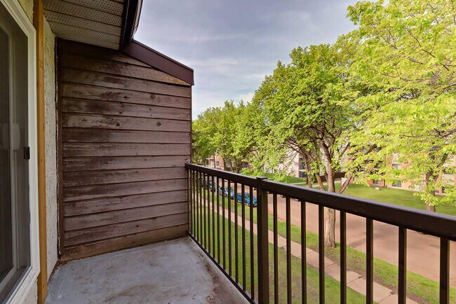 Photo - Angela Manor