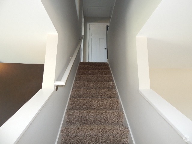 Building Photo - 401 Bee Cv Wy Rental
