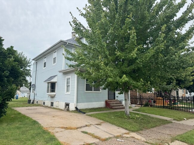 Photo - 1347 19th St House