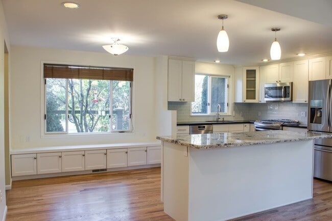 Photo - RENOVATED 3 BED MADISON PARK BUNGALOW W EASY COMMUTE!