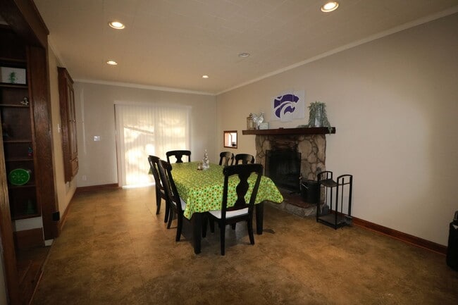 Photo - Fantastic 4 bedroom westside ranch!