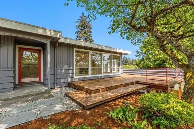 Photo - Classic Mid-Century Modern Air Conditioned...