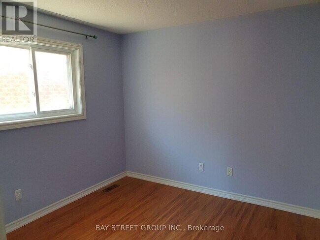 Photo - 71 Ian Baron Ave