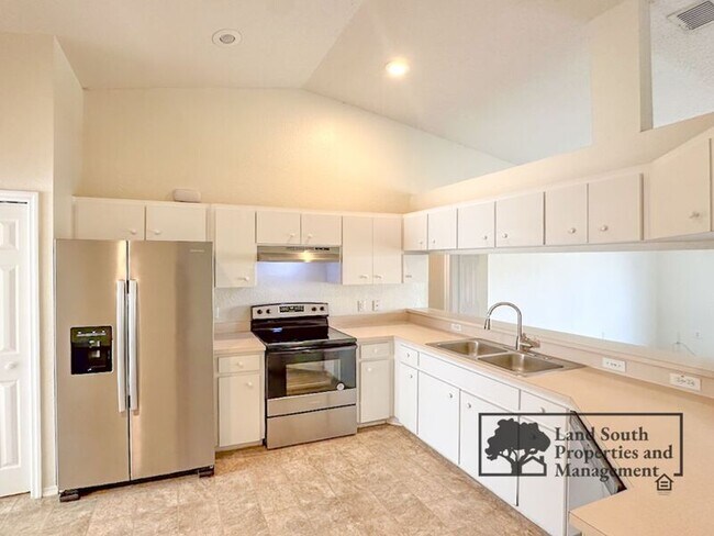 Photo - 5557 Beverly Rise Blvd