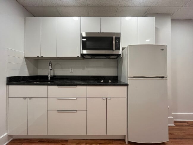 Building Photo - 501 Beacon St Unit C