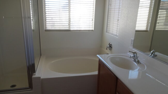 Photo - 3 BEDROOM, 2.5 BATH HOME WITH OPEN FLOORPLAN, ISLAND KITCHEN