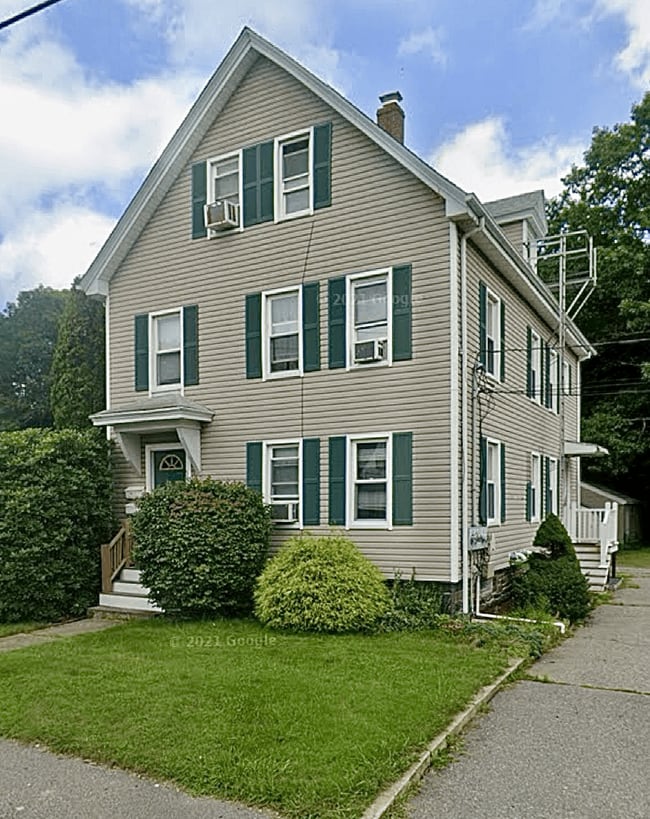 Exterior of the house - 54 Clifford St Apartments Unit 2