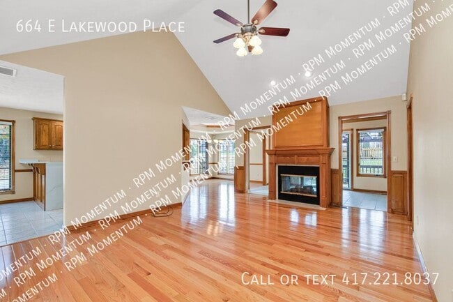 Photo - 664 E Lakewood St