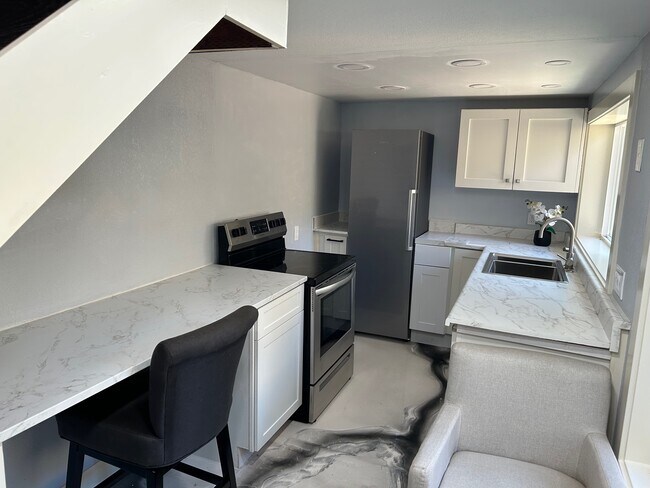 Photo - 1262 Taylor Rd Unit 3