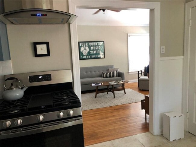 Photo - 2920 Windsor Rd Unit B