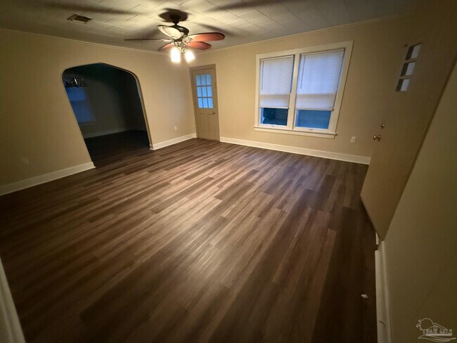 Photo - 115 Carolyn Way