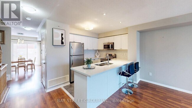 Photo - 3975 Eglinton Ave W