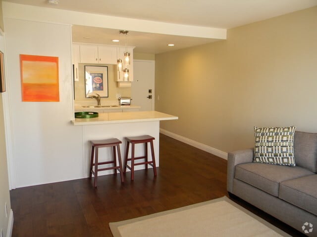 Building Photo - 225 W 6th St Rental