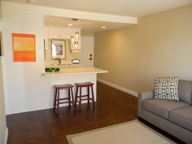 Kitchen - 225 W 6th St Rental