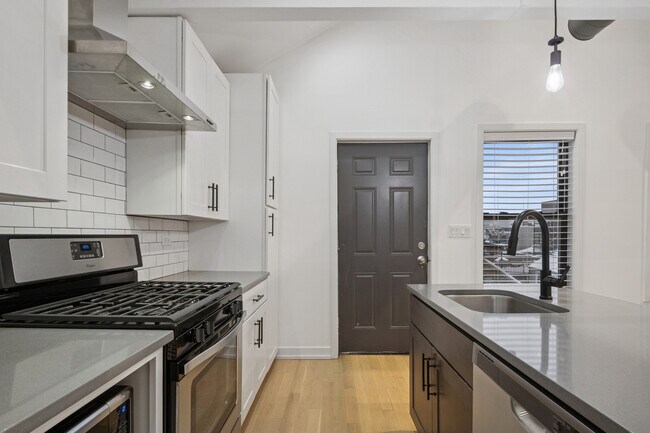 Photo - 1242 W Huron St Unit 3