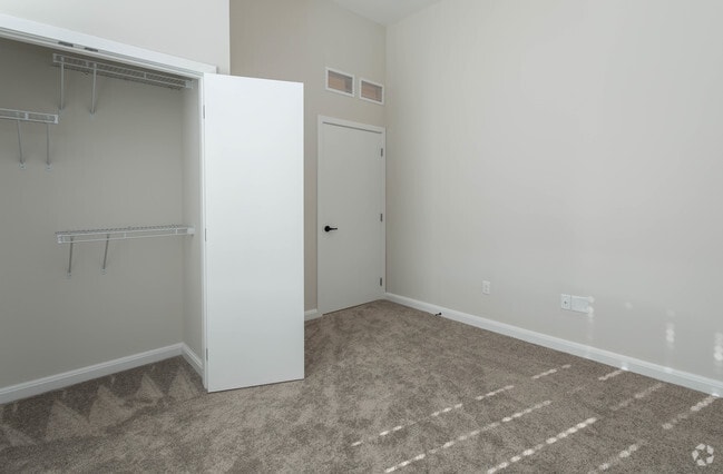 1BR, 1BA - 615 SF