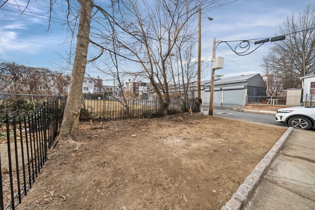 Photo - 504 W 26th St