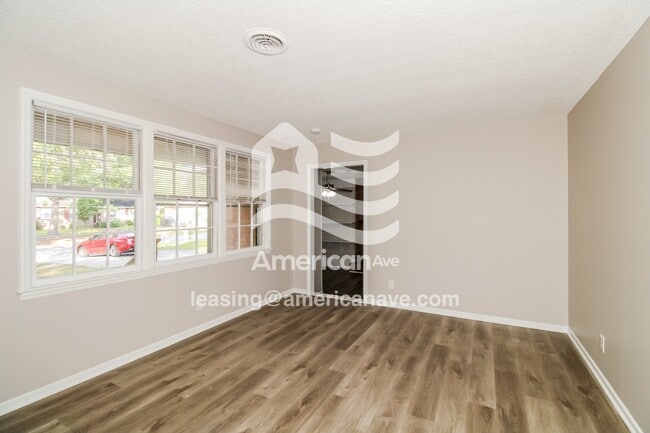 Photo - 200 Bob White Ave