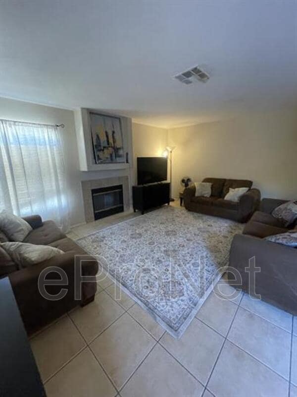 Photo - 2760 Stargate St