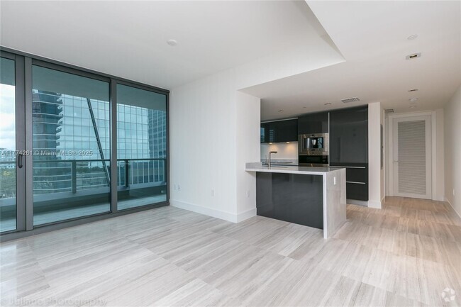 Building Photo - 1451 Brickell Ave Unit 905 Rental