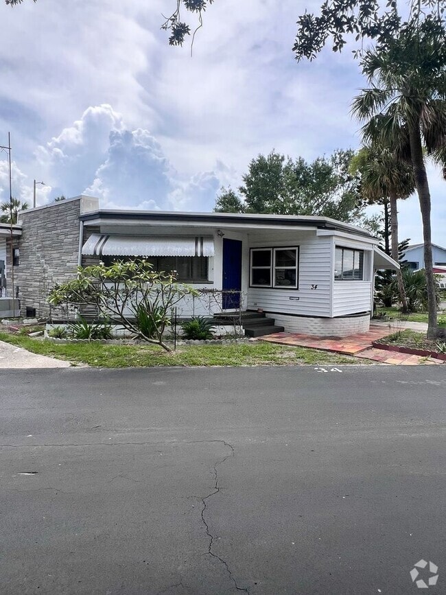 Building Photo - Regency Cove 55+ Gated Community - Stunnin... Rental
