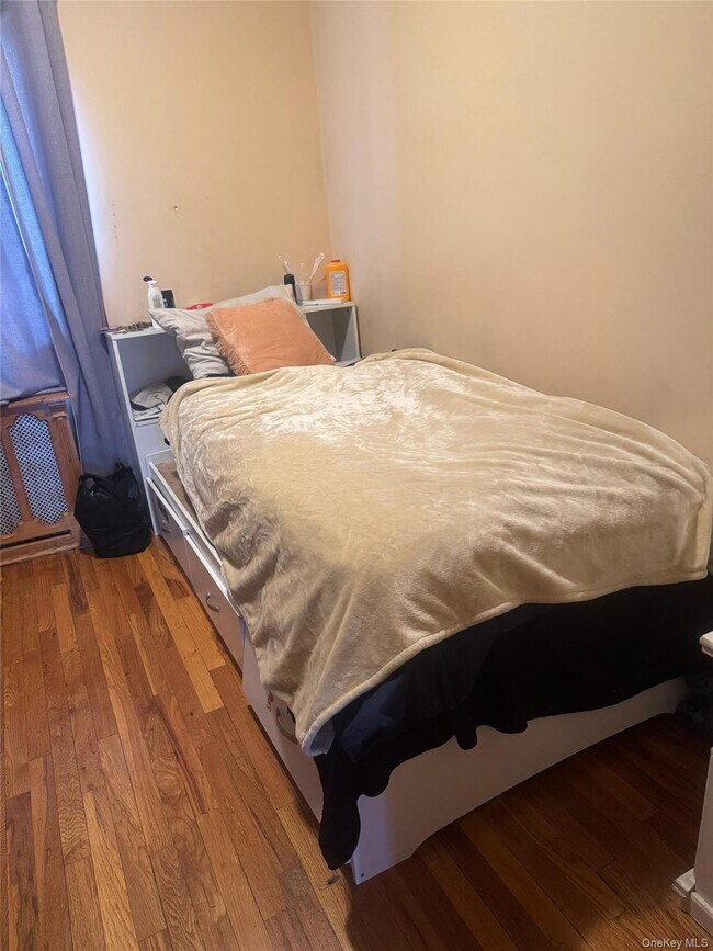 Building Photo - 175-07 73rd Ave