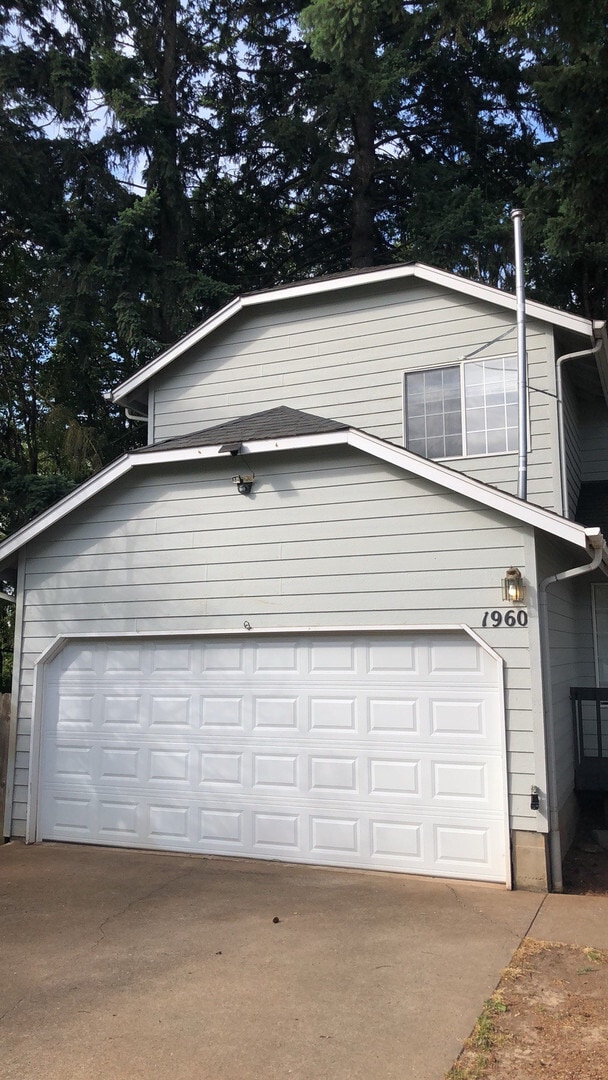 Desirable South Salem Home on Huge Lot! - Desirable South Salem Home on Huge Lot!