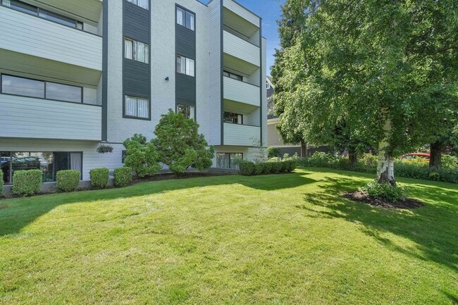 Photo - Queenston Manor