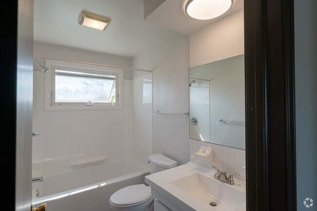 3BR, 1BA - 1144SF - Bathroom