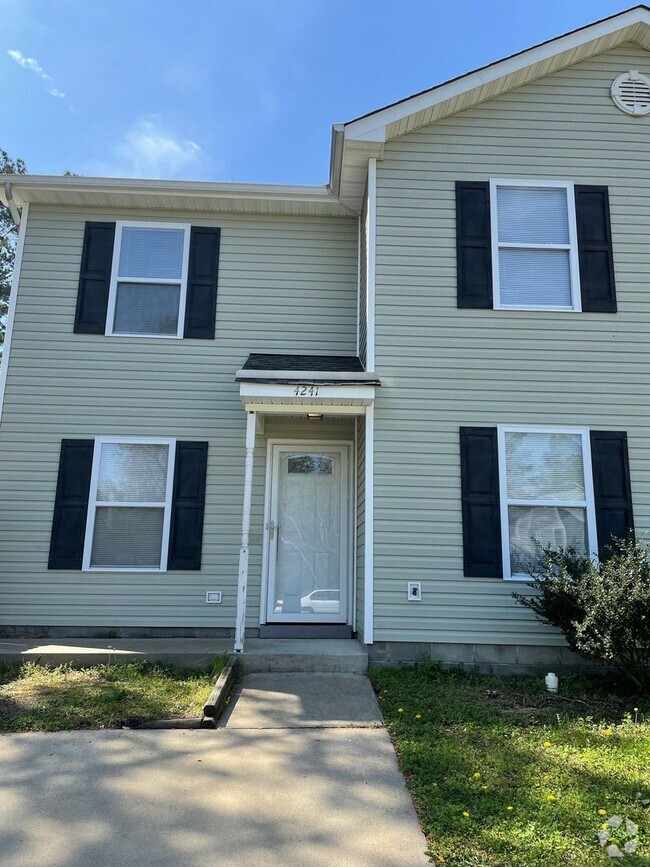 Building Photo - 3-bedroom townhouse close to Chesapeake Sq...