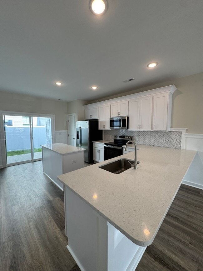Stunning New Construction Townhome Availab... - Stunning New Construction Townhome Availab...