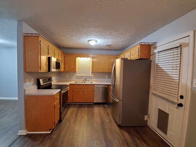 Photo - $1250 - 3 Bedroom 1 Bath Home offering Sunroom!