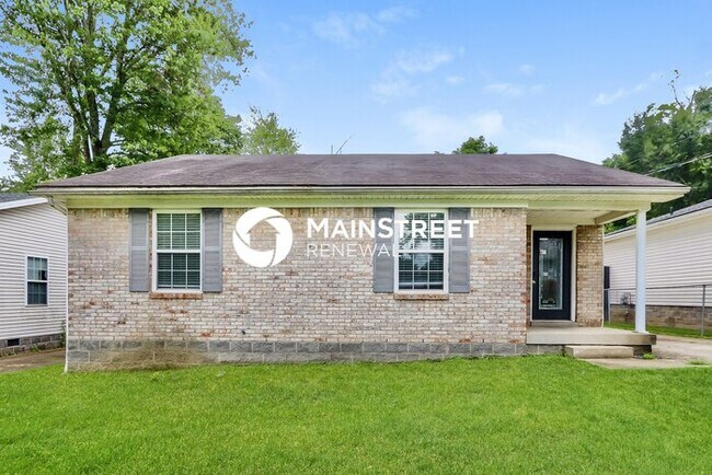 Building Photo - 3 Bedroom Pet-Friendly Home in Louisville, KY with Main Street Renewal