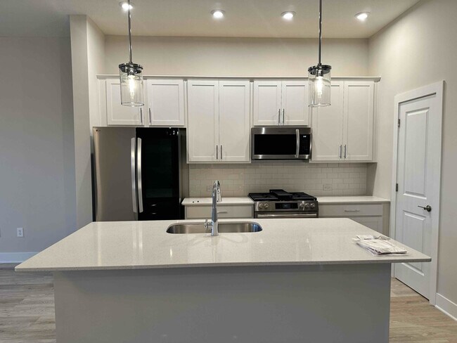 Photo - 832 Kinzer Ave