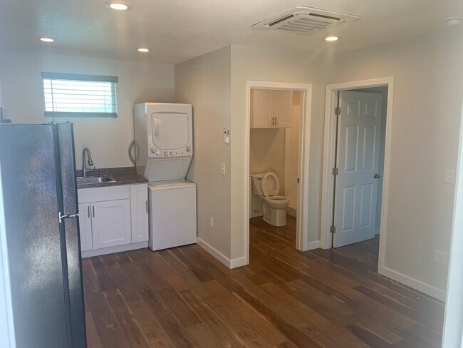 Photo - 3078 Deacon St