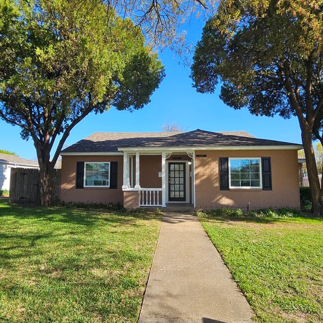 Building Photo - 10128 Kilarney Dr